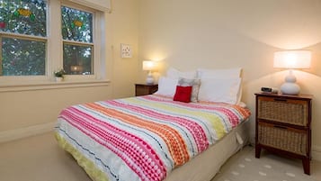 4 bedrooms, iron/ironing board, Internet, bed sheets