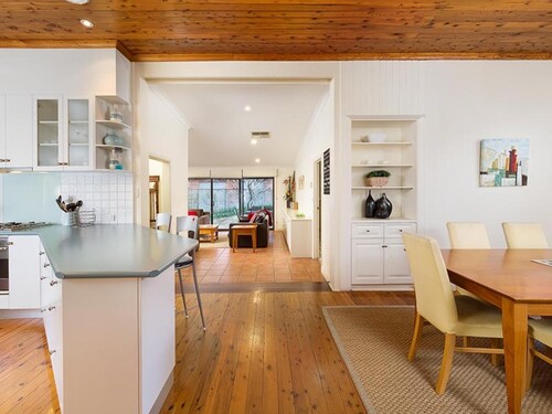 Classic on George- clean, comfortable and pet friendly! - Classic heritage home with four bedrooms