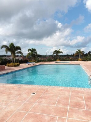 2 outdoor pools, sun loungers - Savannah's Place (Ocho Rios)