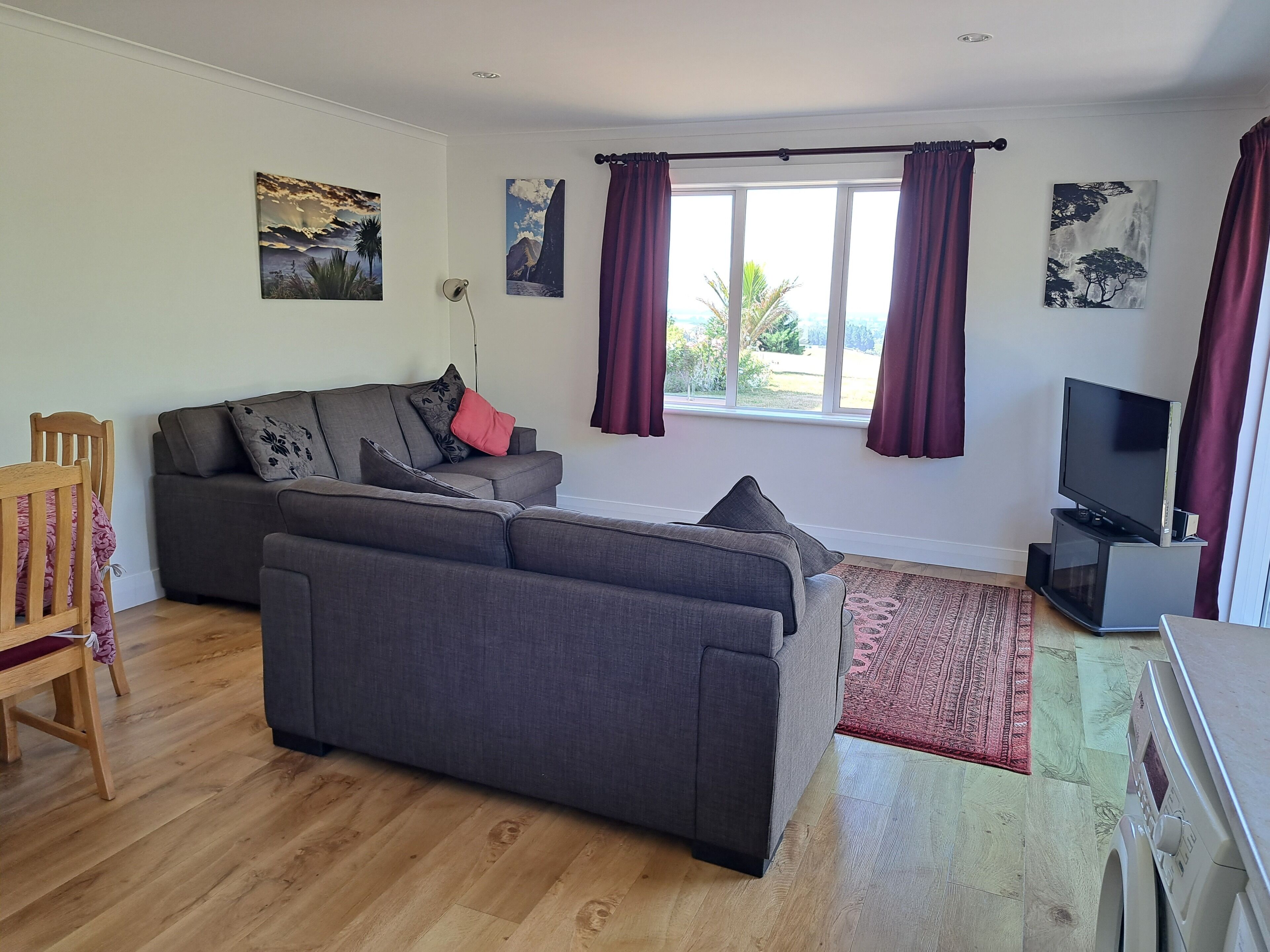 Smart-TV, DVD-Player, Kinderspielzeug, Bücher