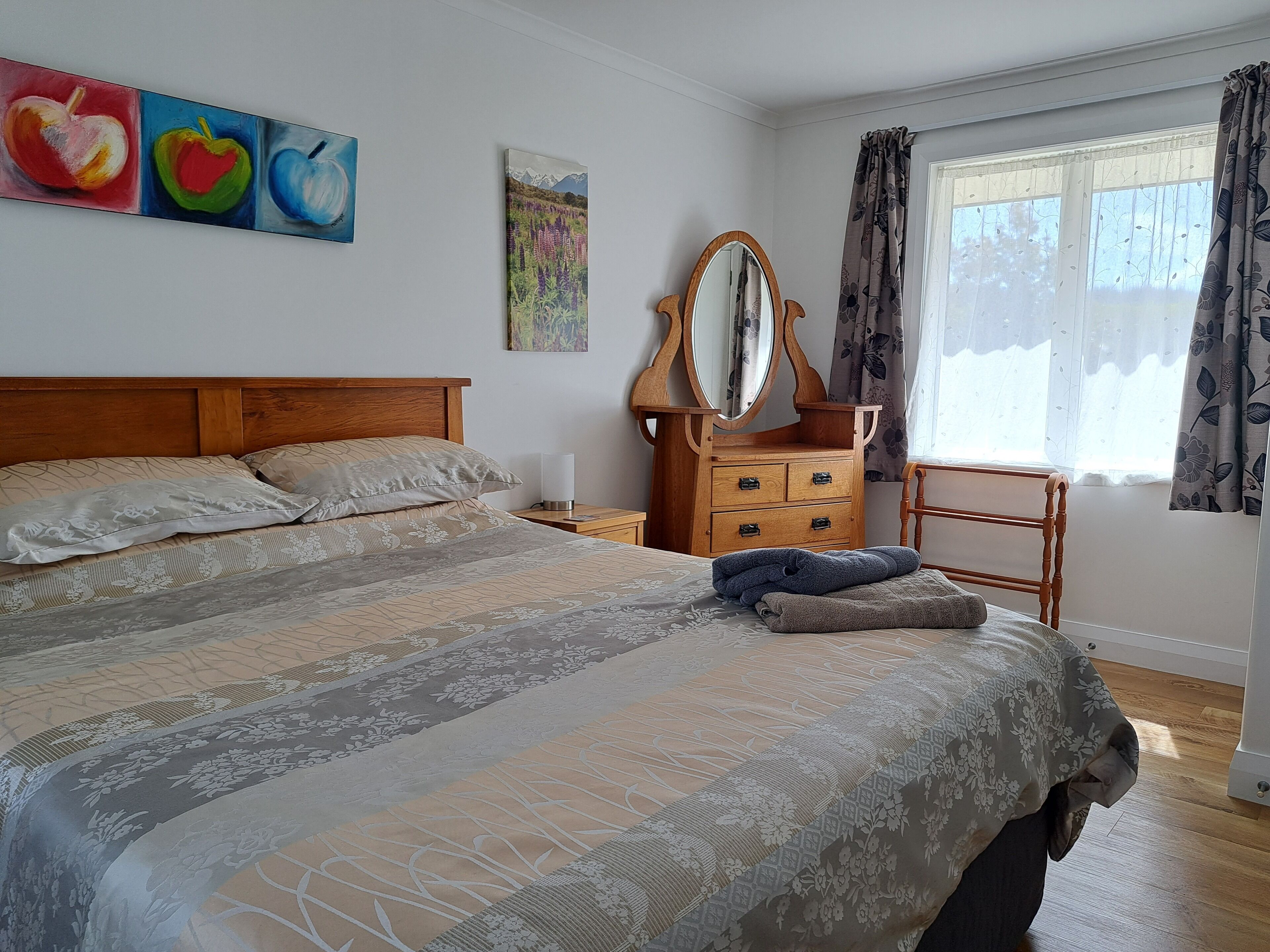 2 bedrooms, desk, iron/ironing board, travel cot