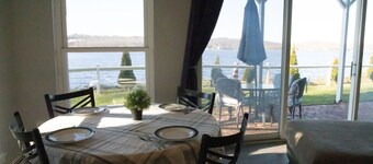 Casa frente al mar con una vista