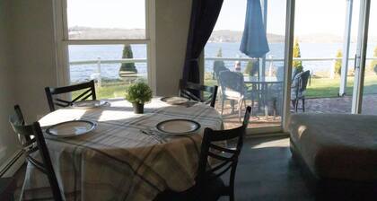Casa frente al mar con una vista