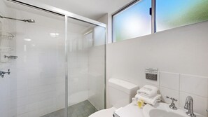 Ensemble baignoire-douche