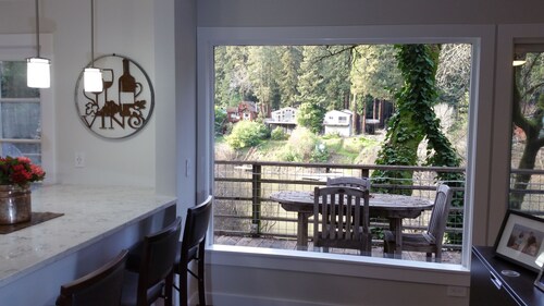 Riverfront Retreat Remodeled Kitchen 3BR & Hot Tub