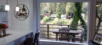 Riverfront Retreat Remodeled Kitchen 3BR & Hot Tub