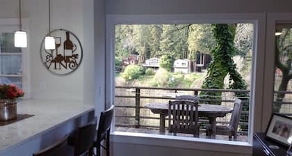 Riverfront Retreat Remodeled Kitchen 3BR & Hot Tub