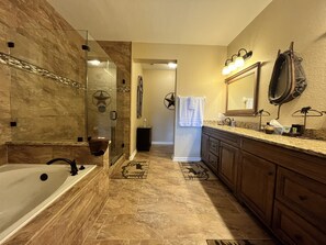 Ensemble douche/baignoire, sèche-cheveux, serviettes fournies, savon