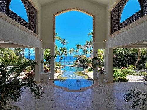 Beach Villa specializing in weddings, milestone & corporate events.