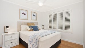 3 bedrooms, WiFi, bed sheets - Waves at North Kirra - Bilinga North Kirra Beachfront - Linen Provided - Min. 3 Night Stays! (Bilinga)