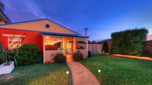 Exterior - Alice Beside The Sea - Studio Apartment. (East Devonport)