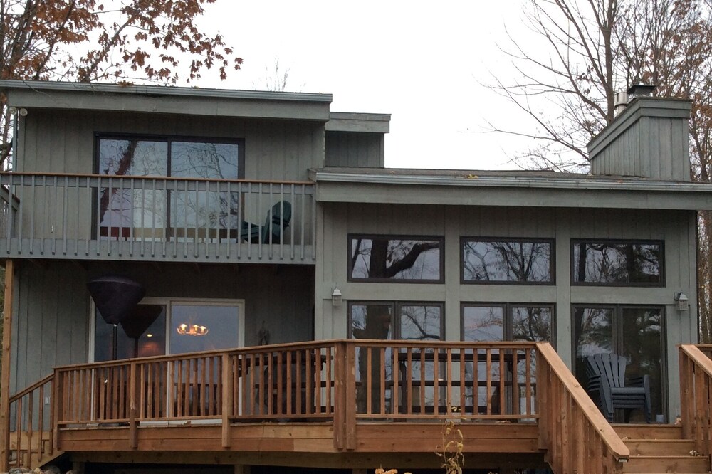 Beautiful Lake Cabin Steps From The Water