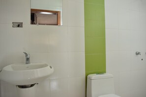 Doccia, set di cortesia gratuito, asciugamani, sapone