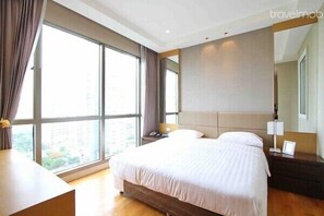 1 bedroom, in-room safe, internet