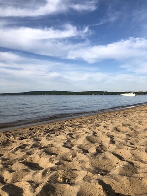 Beach nearby - Walk to Beach + Downtown, Sleeps 6, Private Entry, Parking, Grill-  #1 (Traverse City)