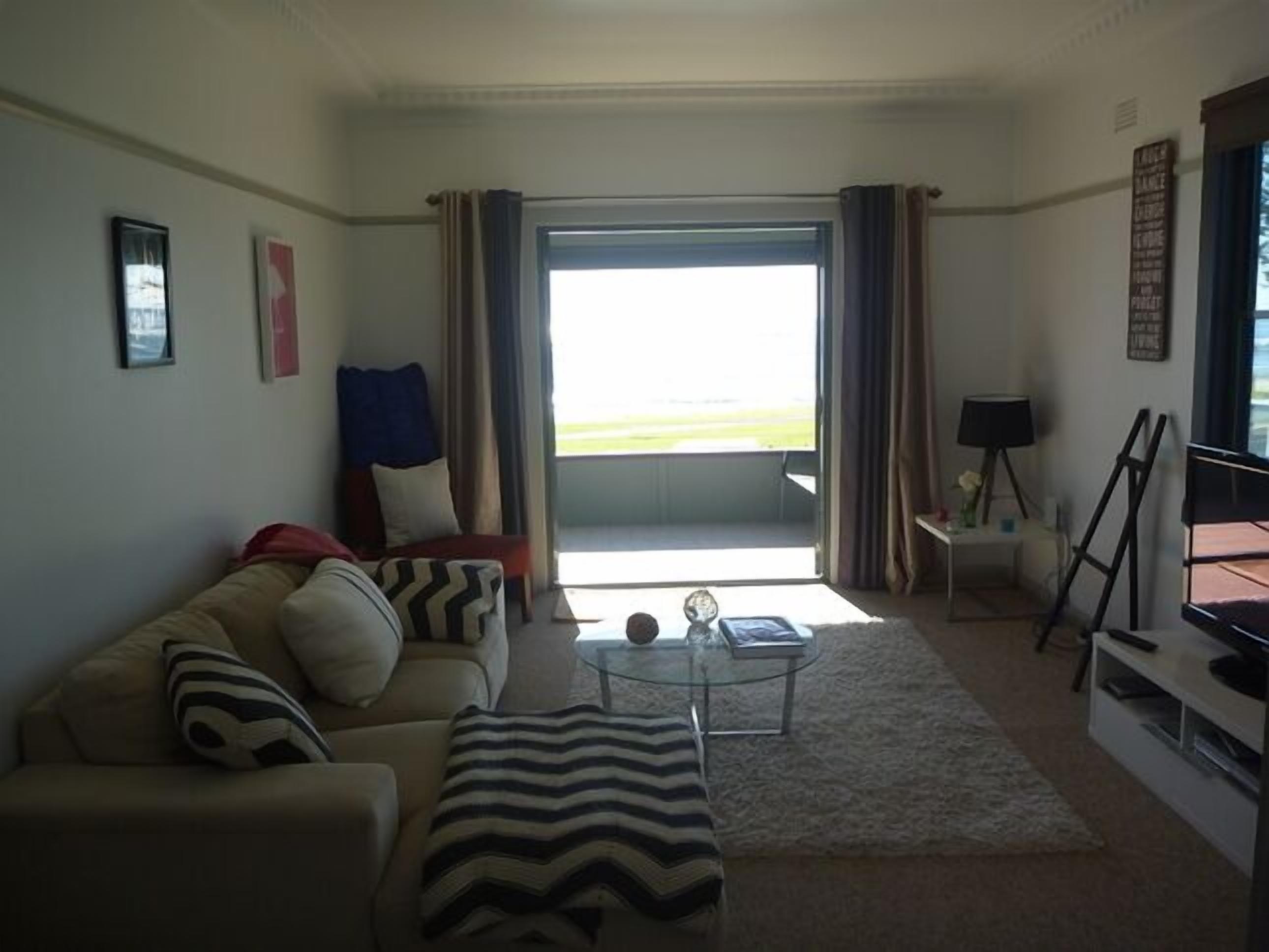 GETWUNTOO on beautiful Sandon Point beach Bulli . Entire  Top floor of house