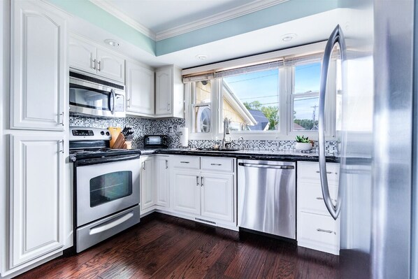 Fridge, microwave, oven, stovetop - Best Beach House “Sweet Spot” on Sylvan Beach (Sylvan Beach)