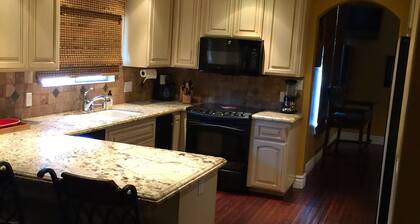 Lake Martinez Home con rampa para botes y doc.
