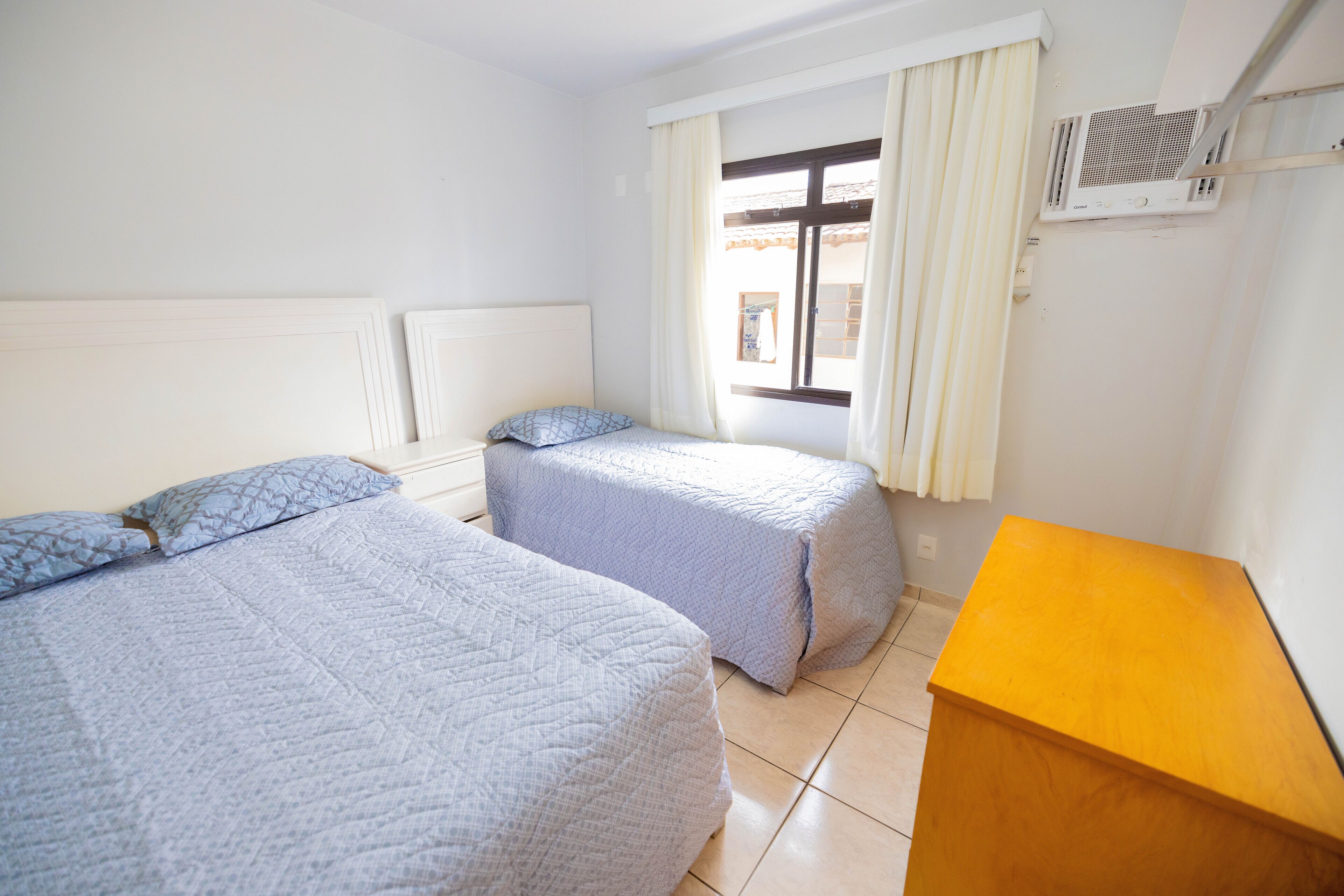 MARTHA SCHWANTZ Luxurious 4 bedroom air cooled and 2 garages 200m from the beach.