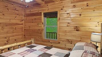 3 habitaciones, tabla de planchar con plancha y cuna de viaje