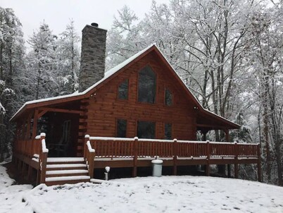 Cedar Ridge Lodge at Ember Hollow | Hot Tub + Fire