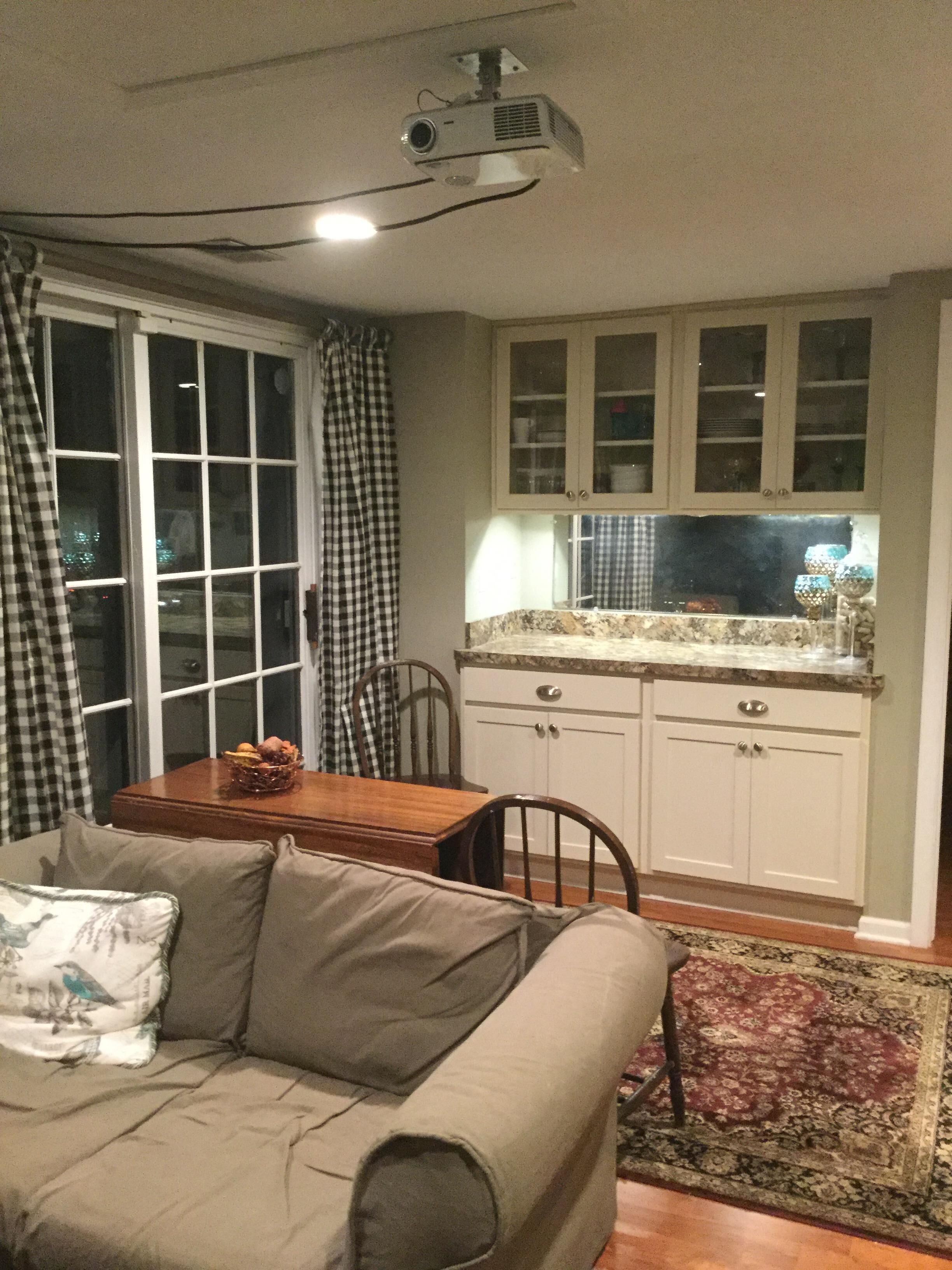 Cozy Coach House In Central Wheaton Illinois