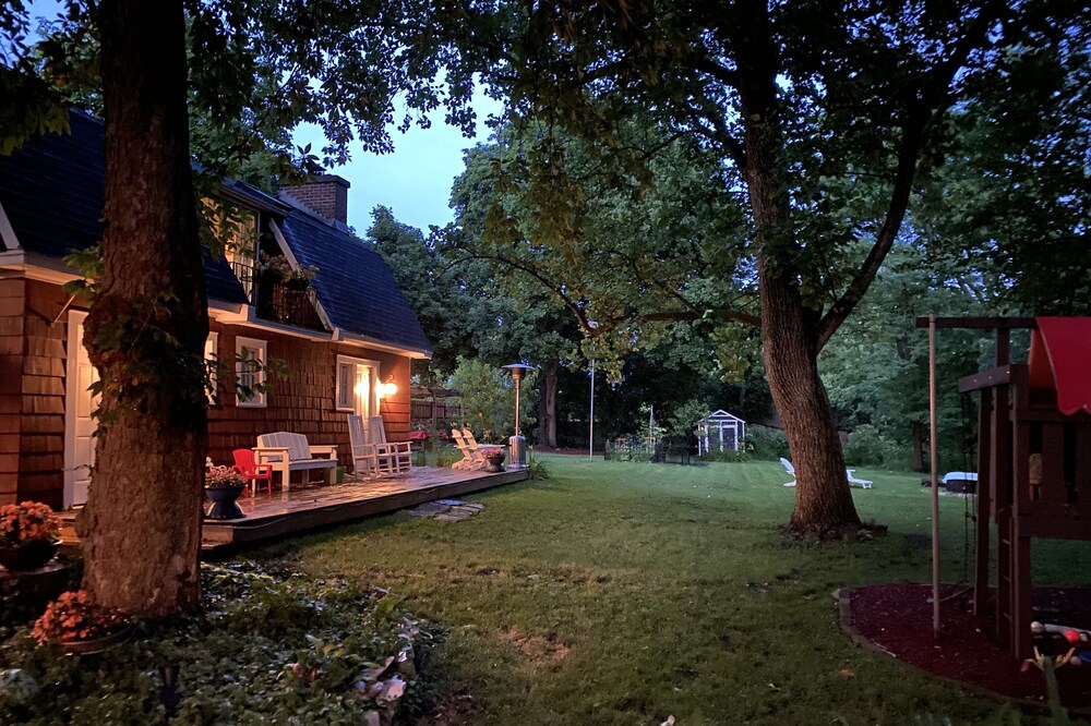 Cozy Coach House In Central Wheaton Illinois