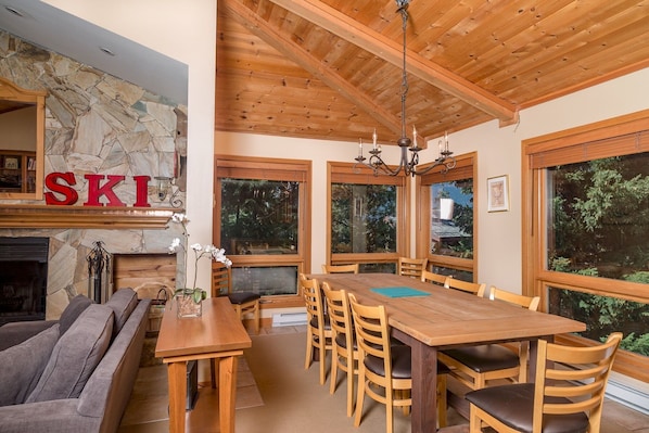 Dining - CEDAR HOLLOW 11 | Ski-In, Ski-Out | Huge Living Space | Private Hot Tub & Garage (Whistler)