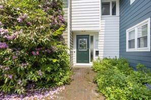 Exterior detail - The best place for the money!!! (Portland)