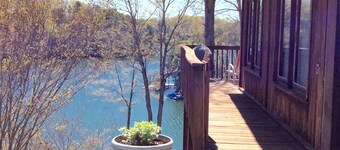 Cozy Waterfront Cottage --  Cabin 7 Cedar Key, No Wake Cove,  Great Views!