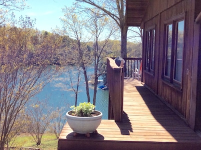 Cozy Waterfront Cottage --  Cabin 7 Cedar Key, No Wake Cove,  Great Views!