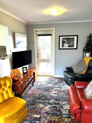 Flat-screen TV, books, music library, stereo