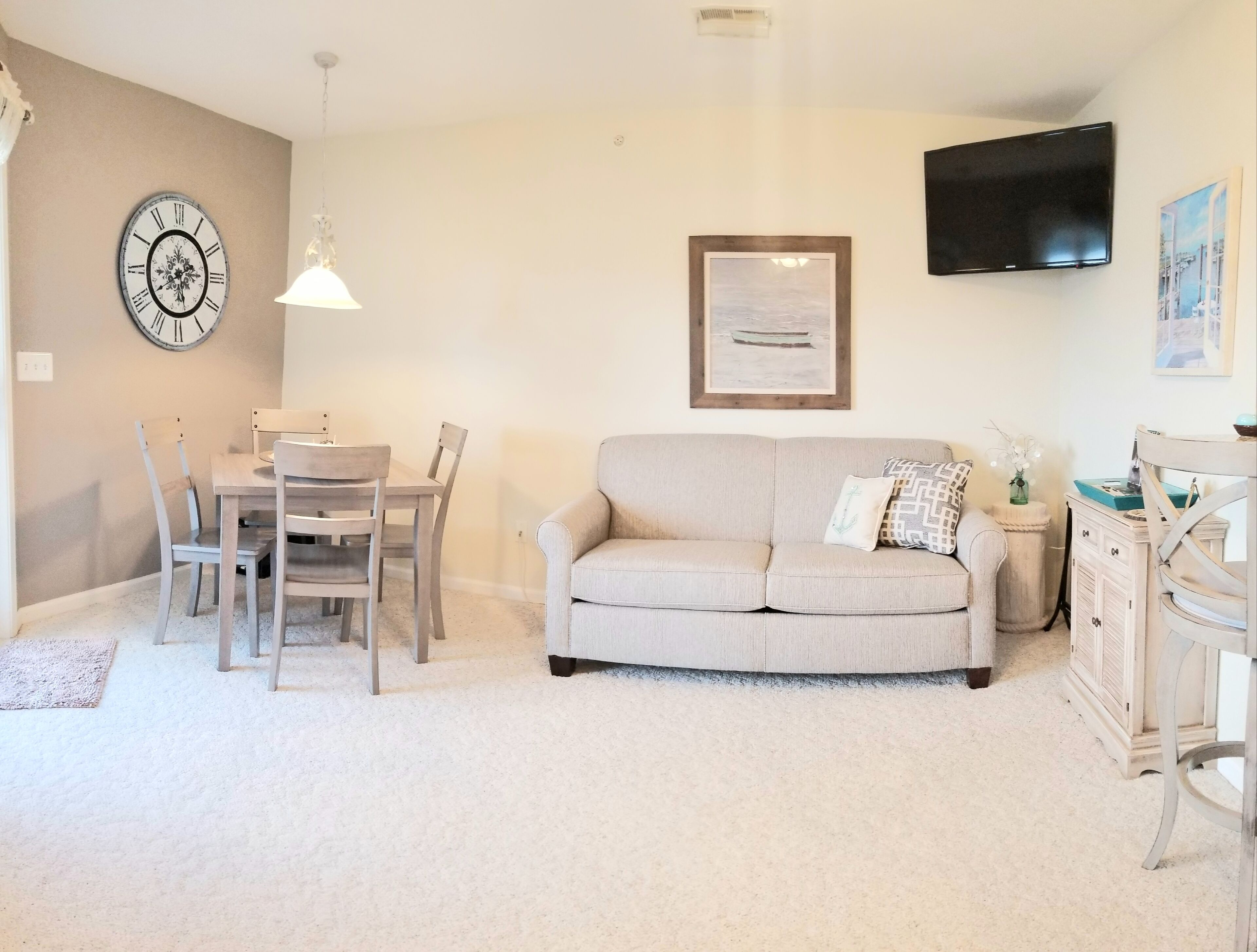 Recently Redecorated Lake Front Unit Located in Lake Ozarks 17,000 acre Park 