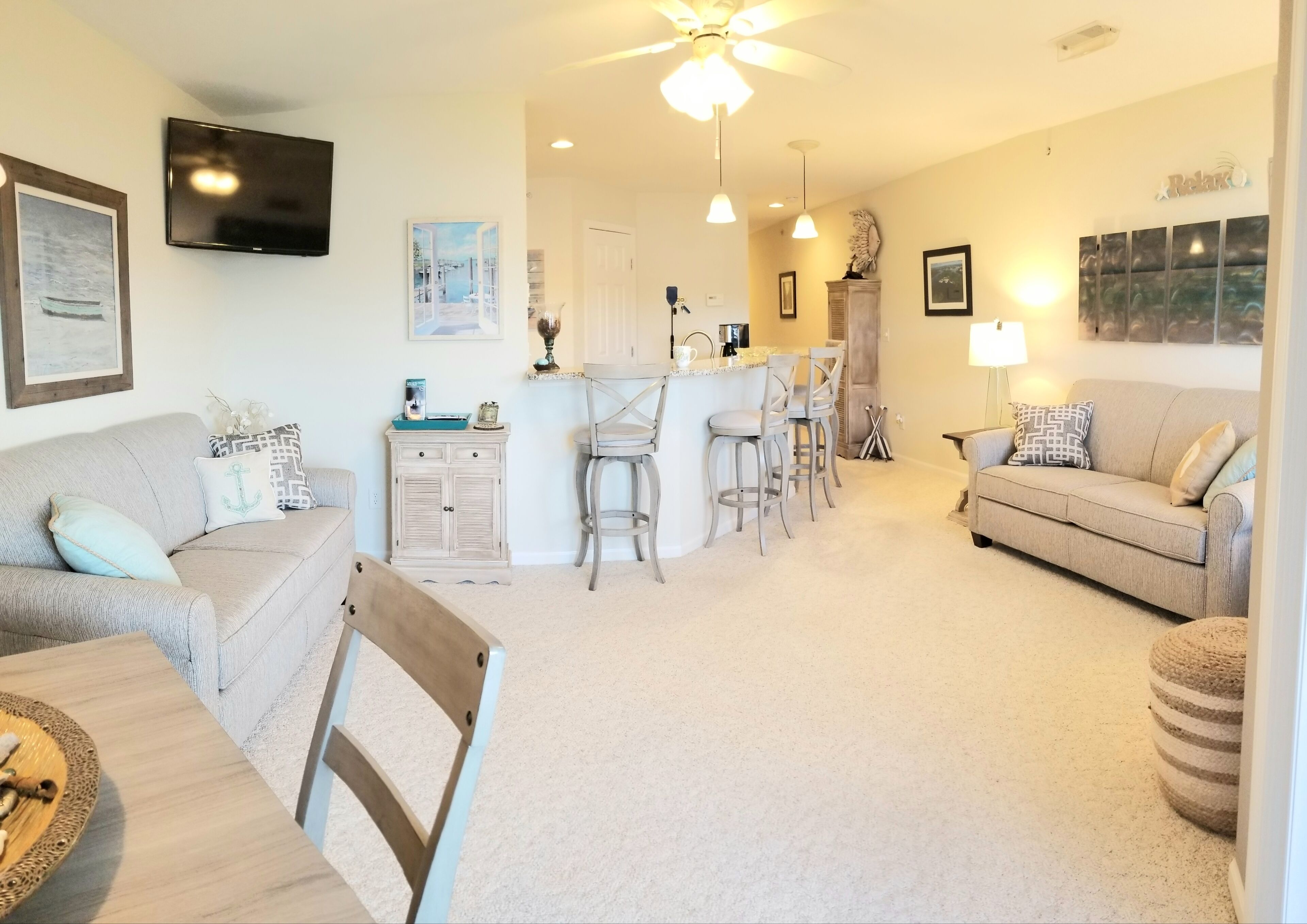 Recently Redecorated Lake Front Unit Located in Lake Ozarks 17,000 acre Park 