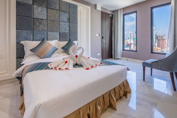 In-room safe, iron/ironing board, free WiFi, bed sheets - V Boutique Hotel-Deluxe Queen Room 1 (Phnom Penh)