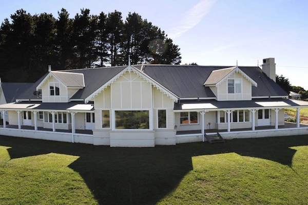 A large country home with wrap around verandahs to enjoy the spectacular views.
