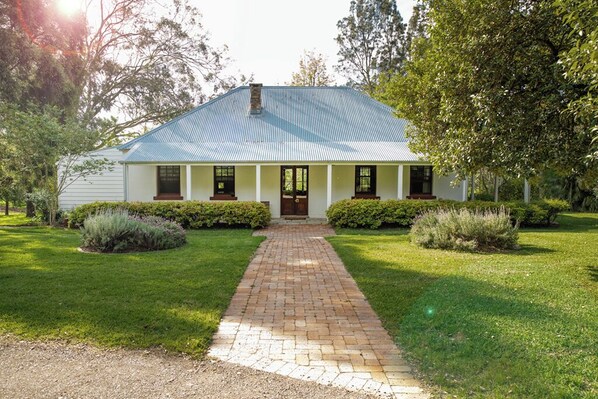 Exterior - Old Duninald - Historic Farmhouse Experience (Paterson)
