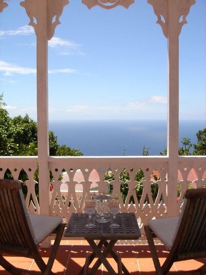 Flamboyant Cottage - Spectacular View & Pool