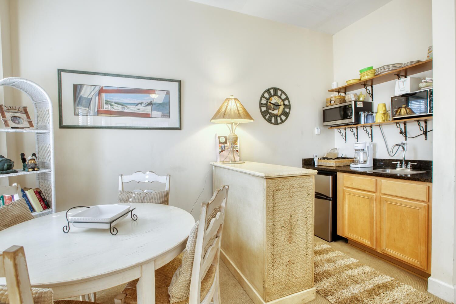 Best VALUE -- TWO Pools, Beach, WIFI, 'Andy of Mayberry'-like