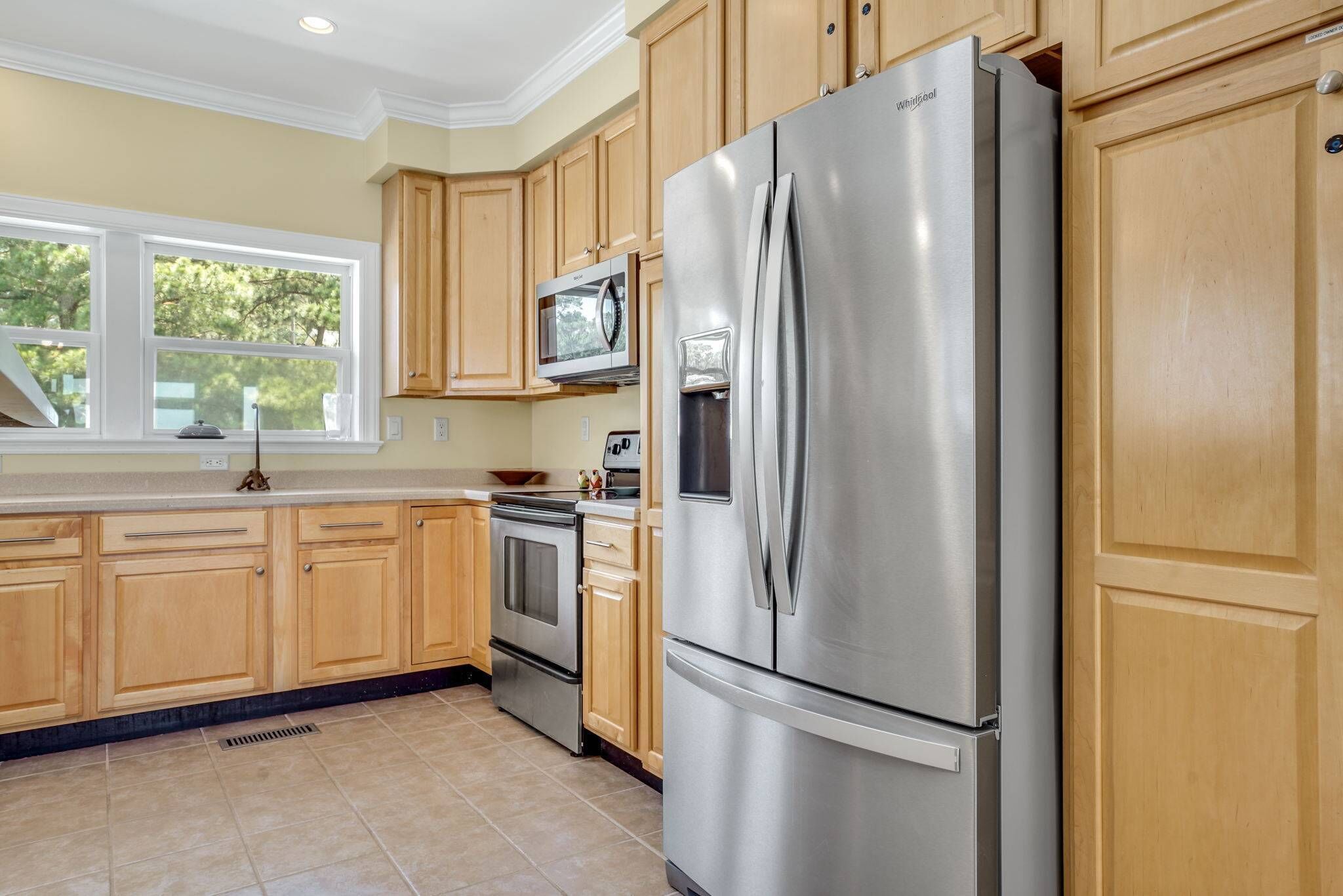 Diving Duck, beautiful waterfront home with boat dock, hot tub, and cozy fireplace