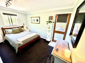 2 bedrooms, iron/ironing board, travel cot, free WiFi