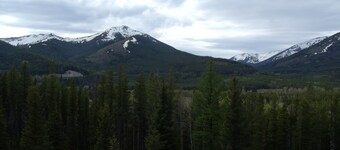 Beautiful Mountain Home with Great Views. Near E. Glacier. See Drone Video