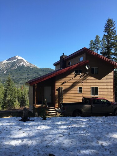 Kaunis Mountain Home upeilla näkymillä. Lähellä E. Jäätikkö. Katso Drone Video