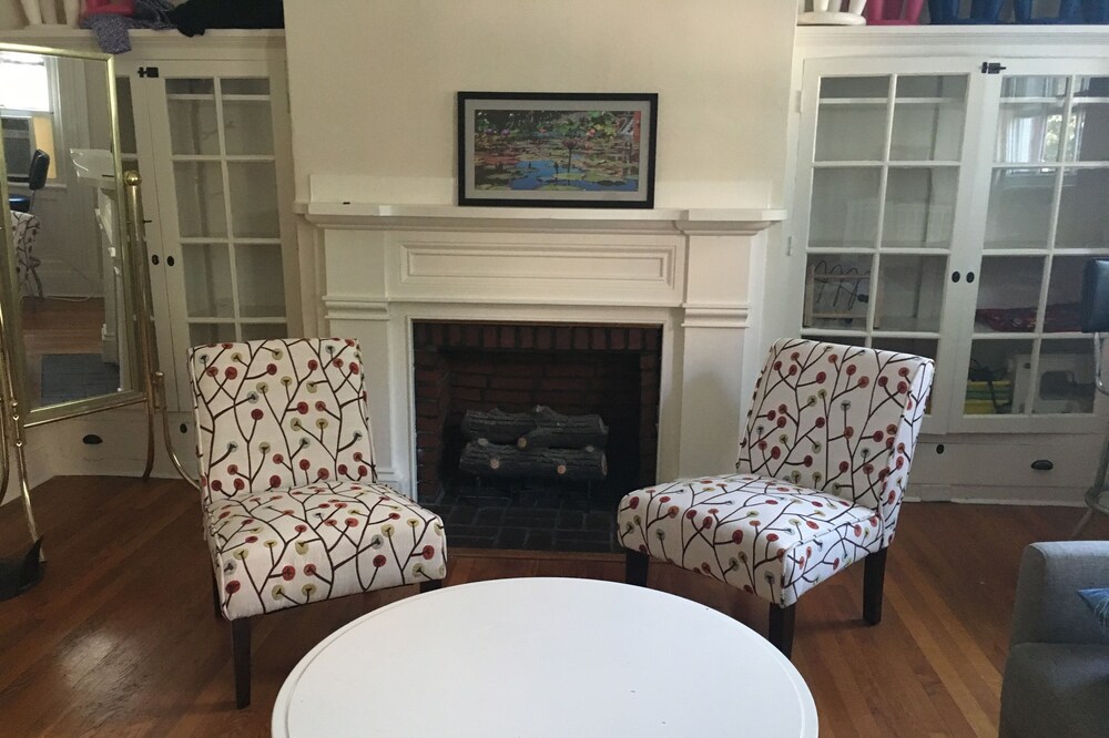 Charming Apartment In Historic Downtown Frederick