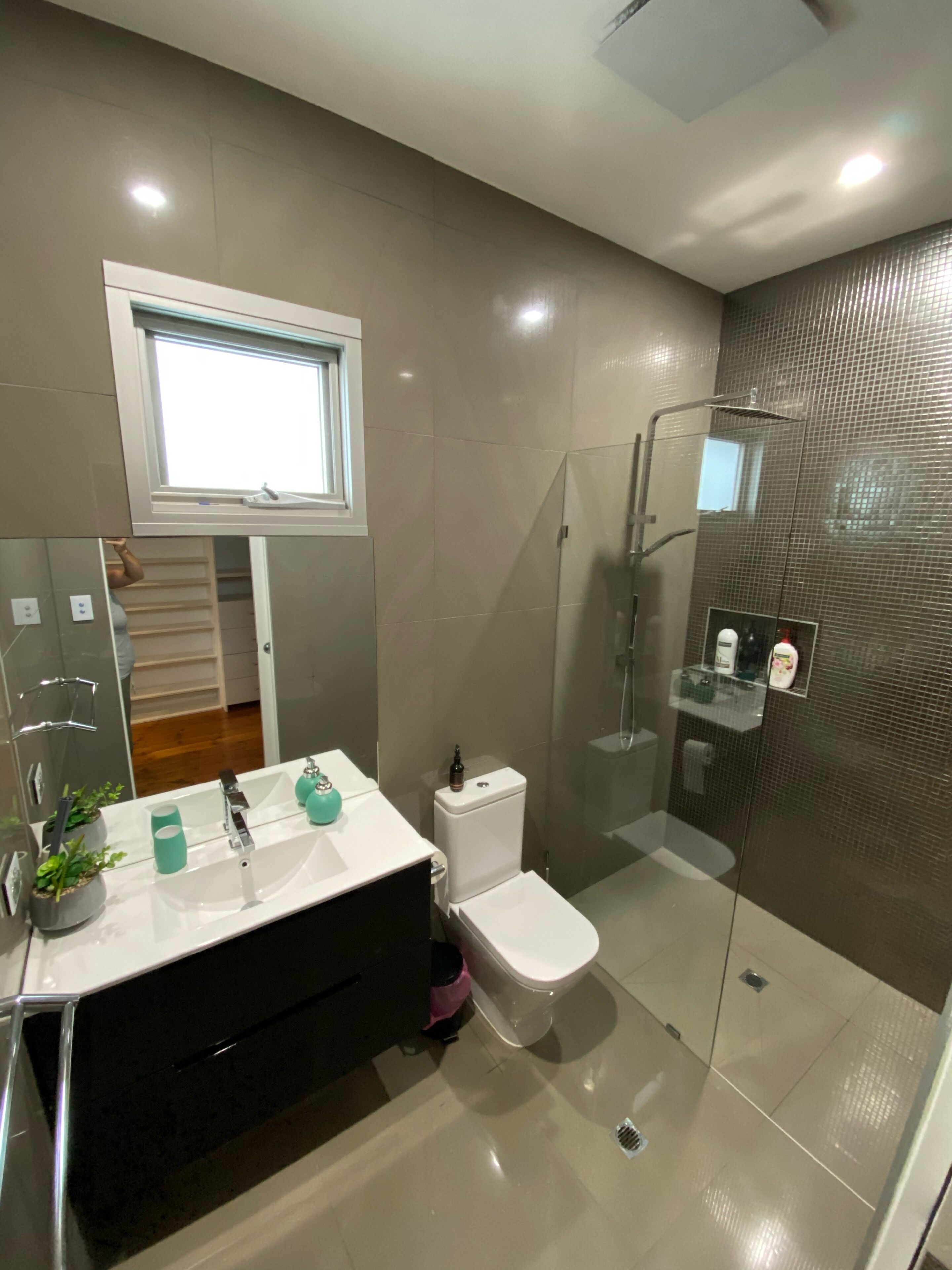 Gorgeous Grange Beach House Getaway - pets allowed — image 12