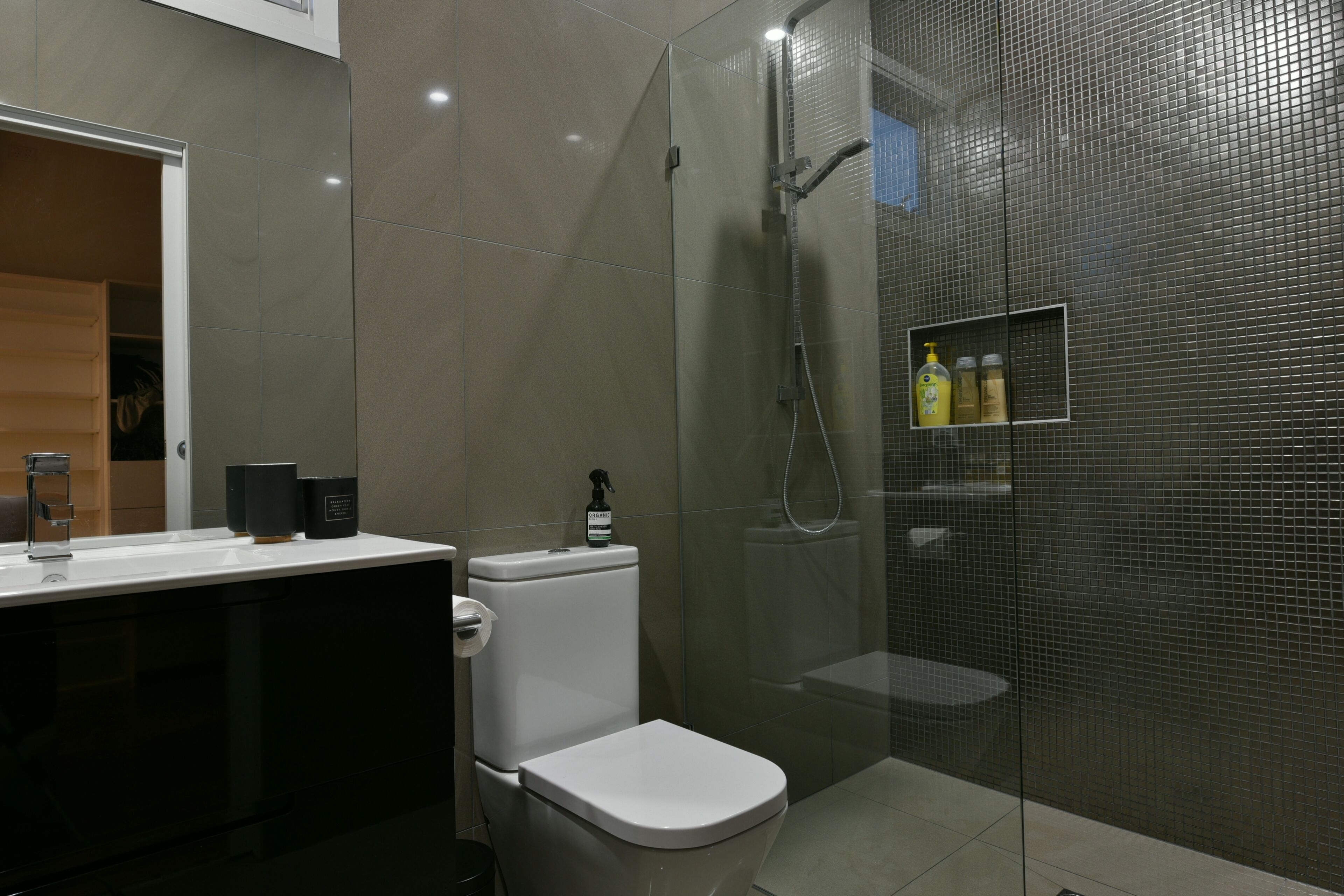 Gorgeous Grange Beach House Getaway - pets allowed — image 13