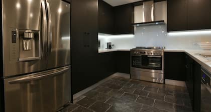 Gorgeous Grange Beach House Getaway - pets allowed