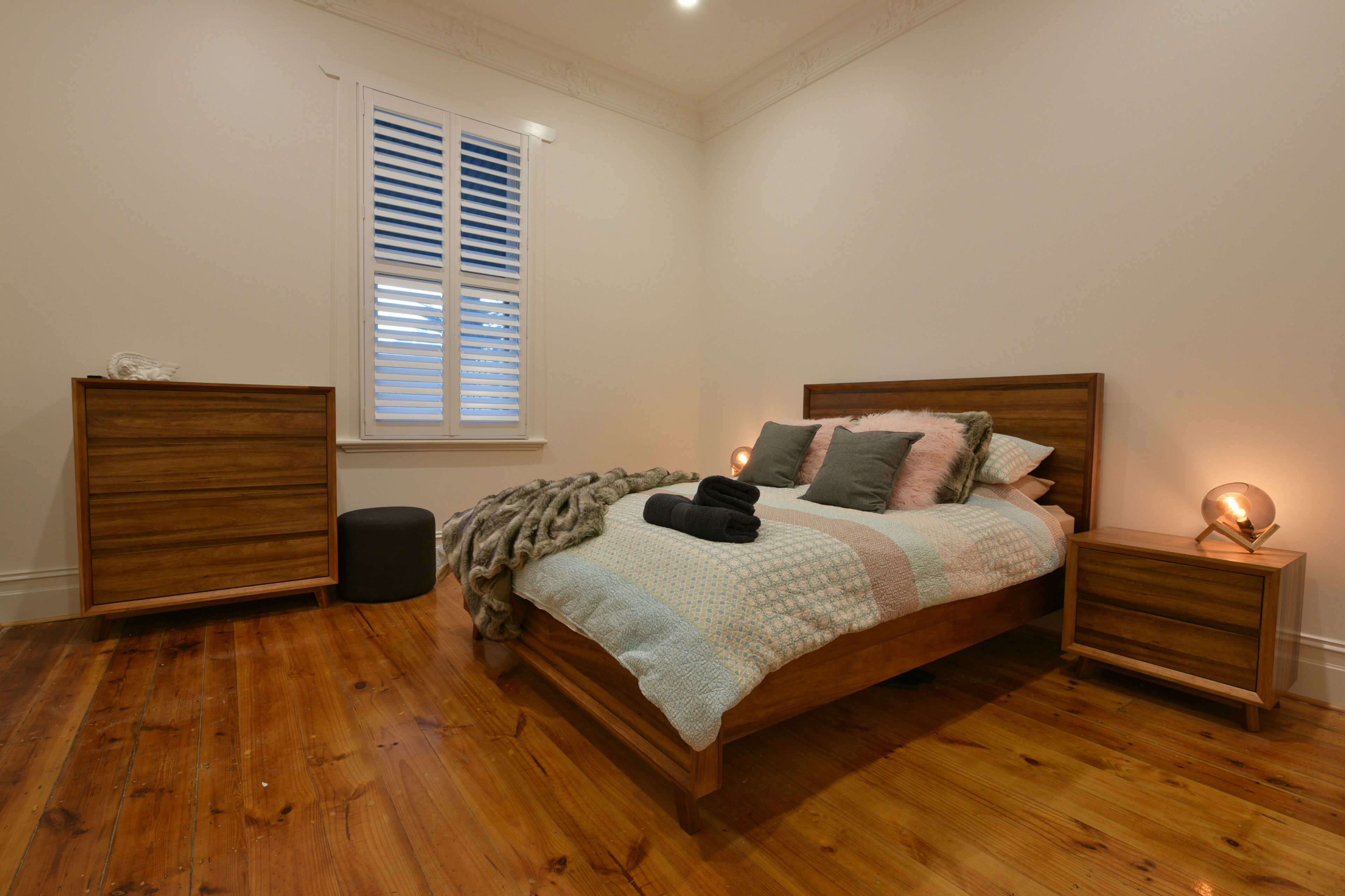 Gorgeous Grange Beach House Getaway - pets allowed — image 10