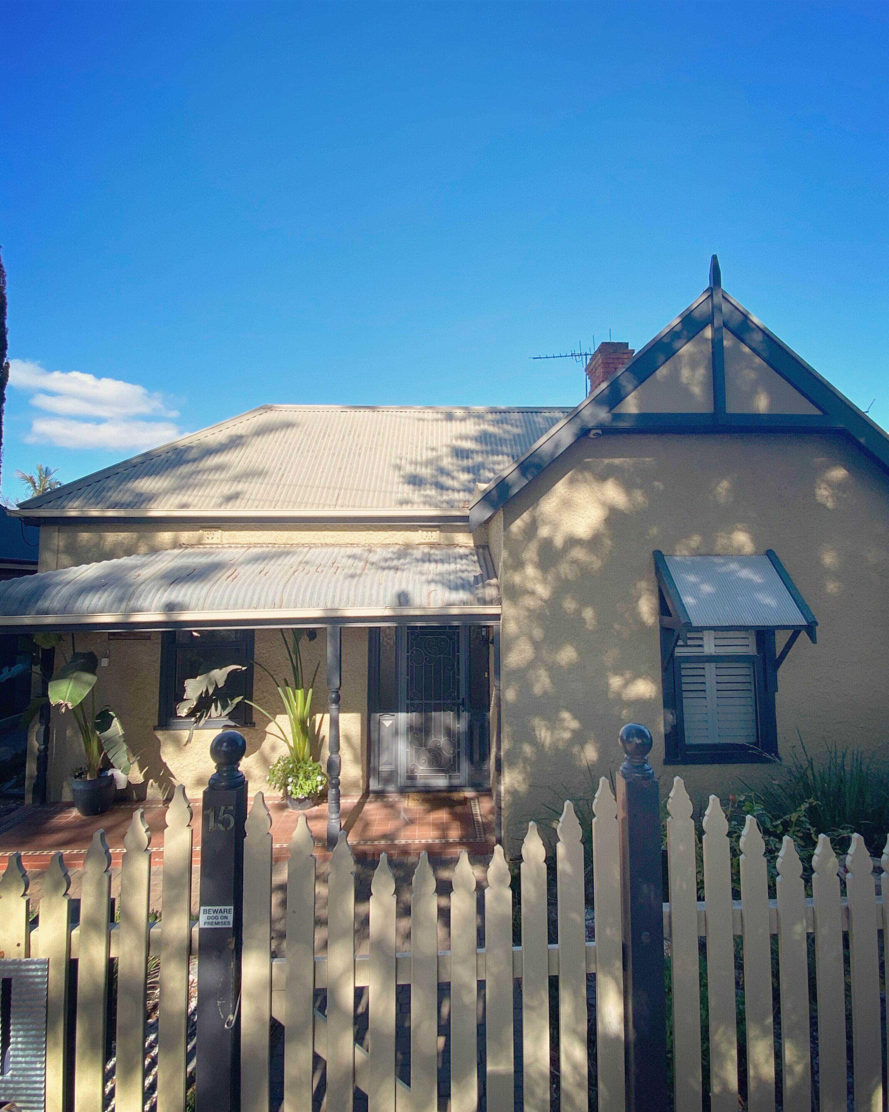 Gorgeous Grange Beach House Getaway - pets allowed — image 25