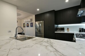 Fridge, microwave, oven, stovetop - Gorgeous Grange Beach House Getaway - pets allowed (Grange)